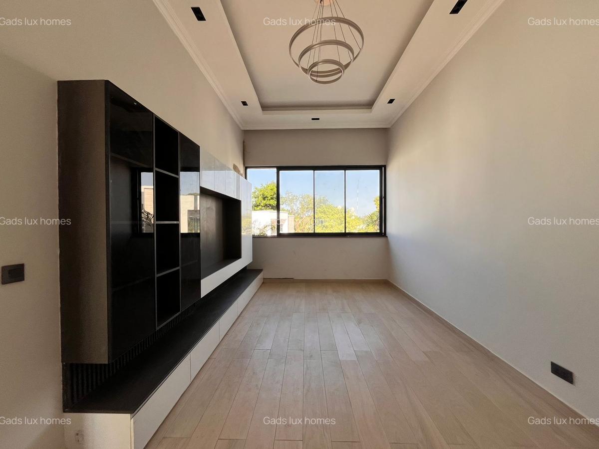 5 Bed Villa with En Suite at Lavington - 5