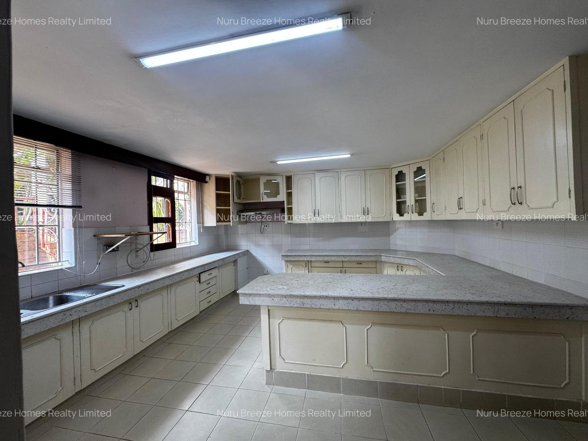 4 Bed House with En Suite in Runda - 16