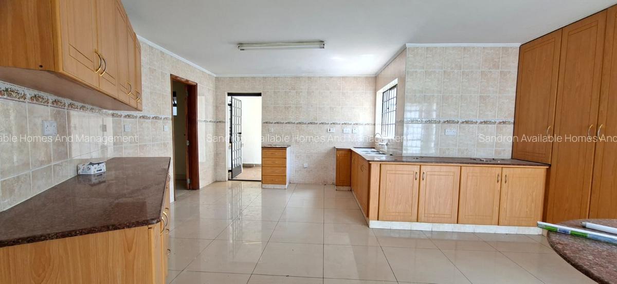 4 Bed Villa with En Suite in Westlands Area - 6