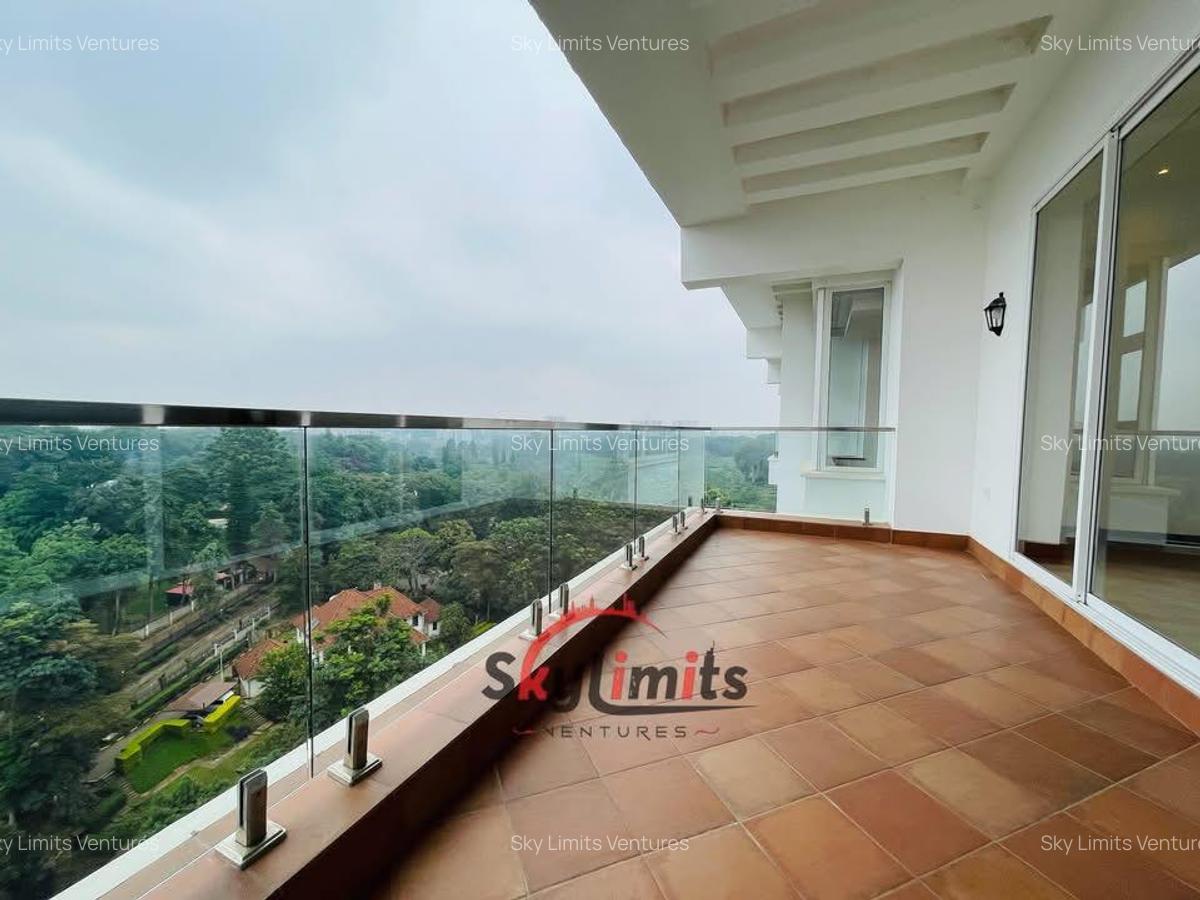 3 Bed Apartment with En Suite in Parklands - 4