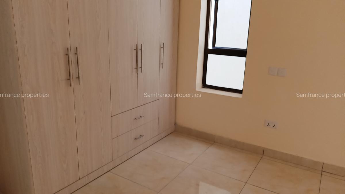 1 Bed Apartment with En Suite at 3Rd Avanue - 2