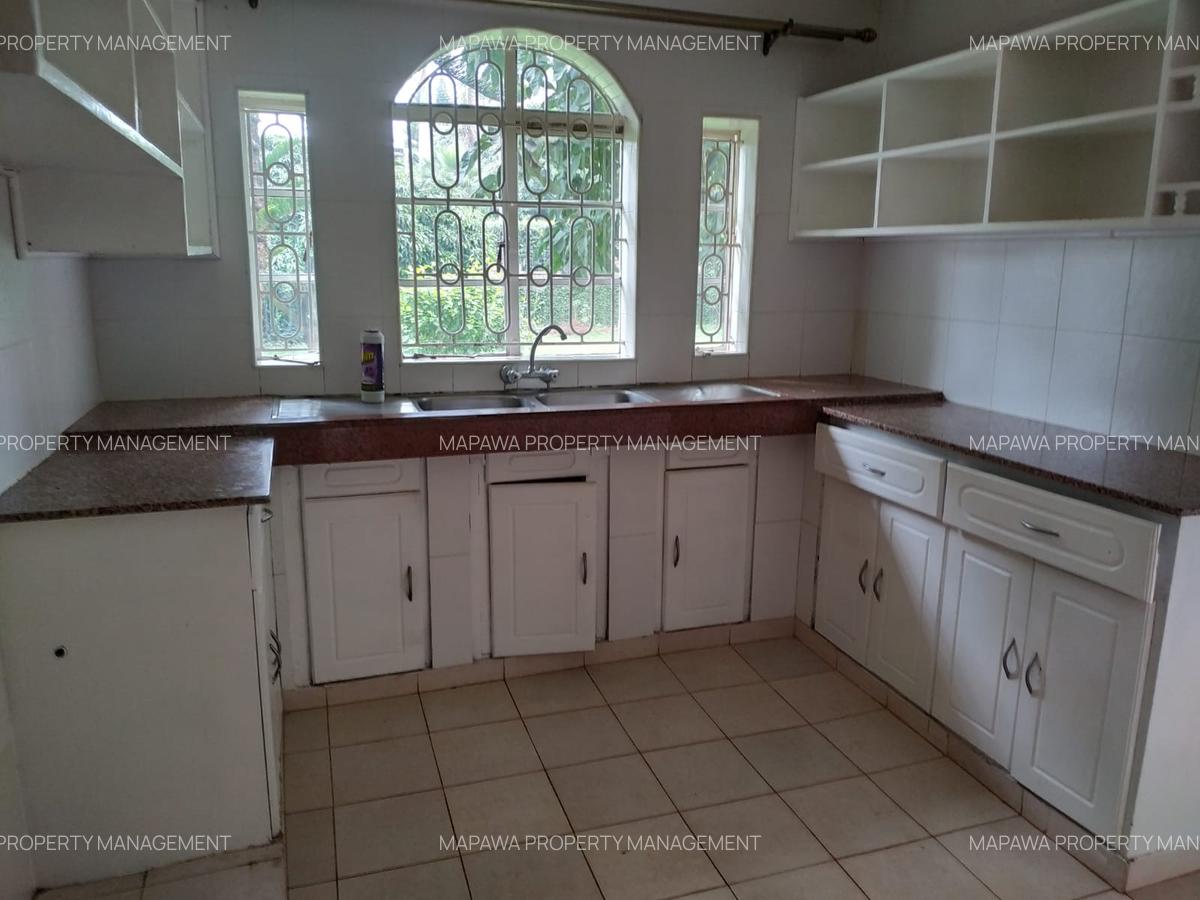 5 Bed Townhouse with En Suite in Kitisuru - 19