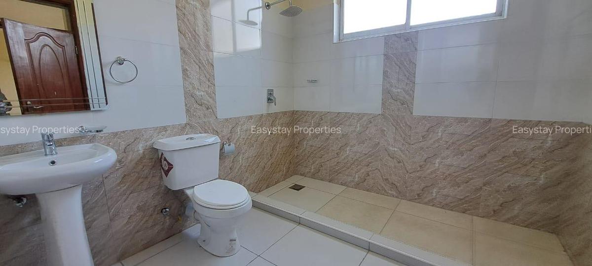 5 Bed Townhouse with En Suite in Kyuna - 9
