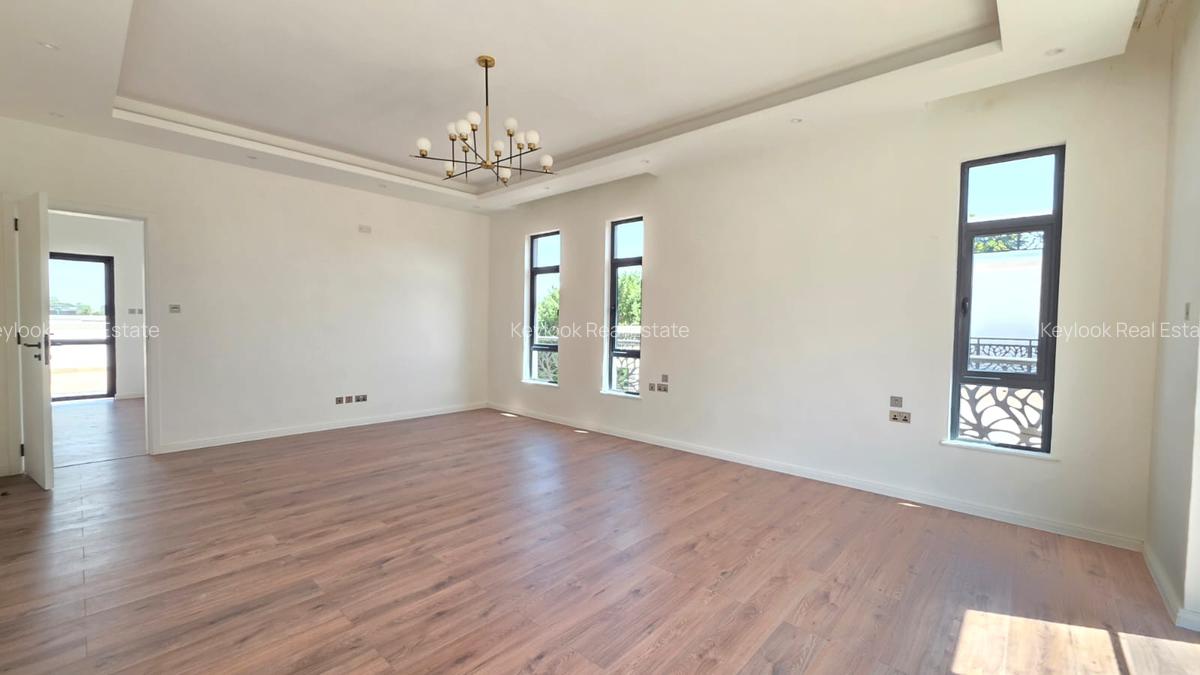 5 Bed Townhouse with En Suite at Lavington - 6