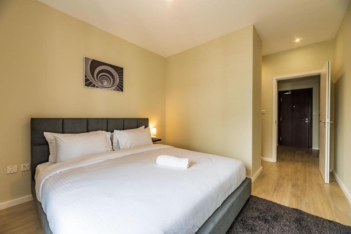 Serviced 1 Bed Apartment with En Suite at Riverside - 15