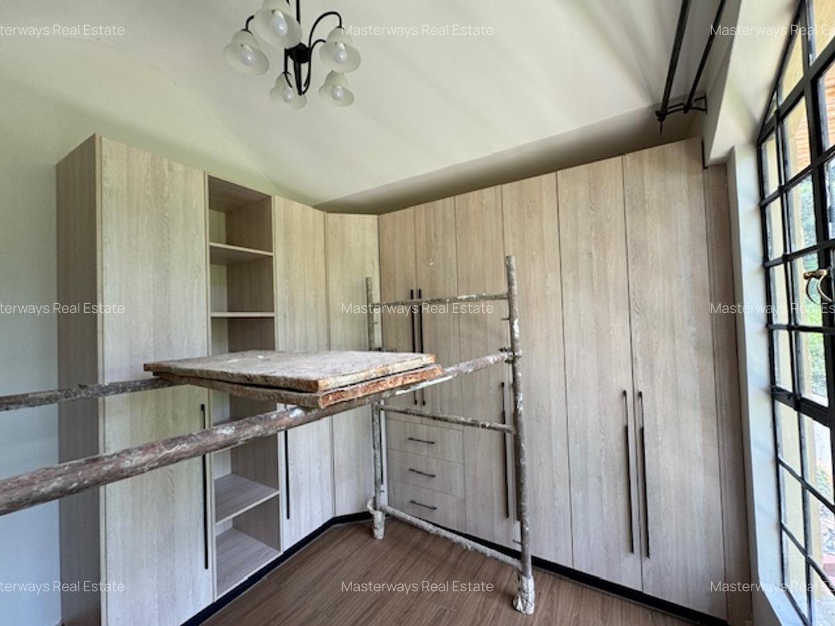 4 Bed Villa with En Suite in Rosslyn - 17