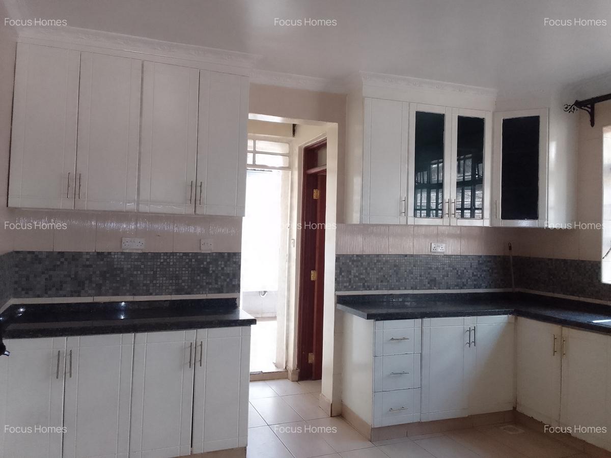 5 Bed Townhouse with En Suite in Lavington - 16