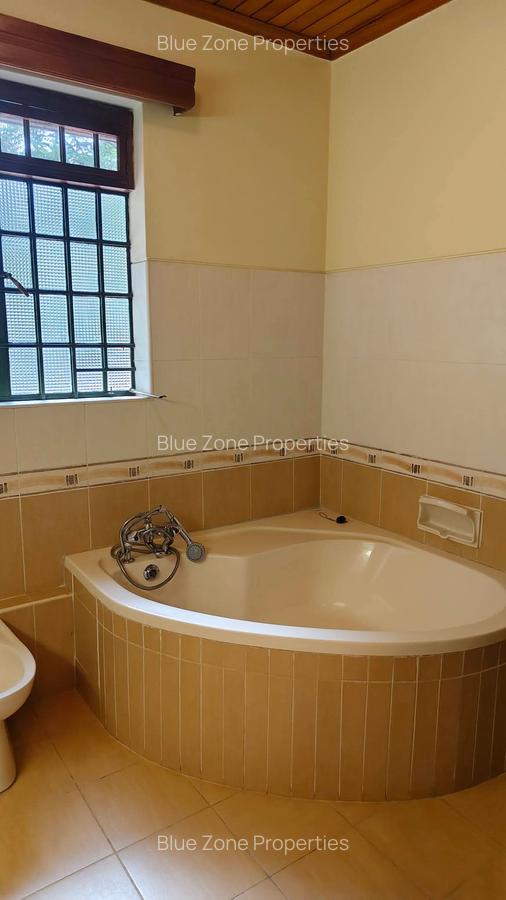 5 Bed House with En Suite at Nyari Central - 16