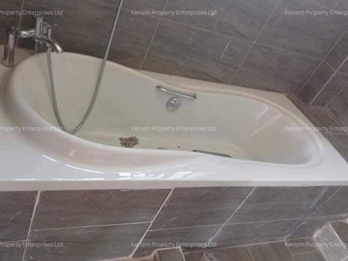 4 Bed Townhouse with En Suite in Ridgeways - 10