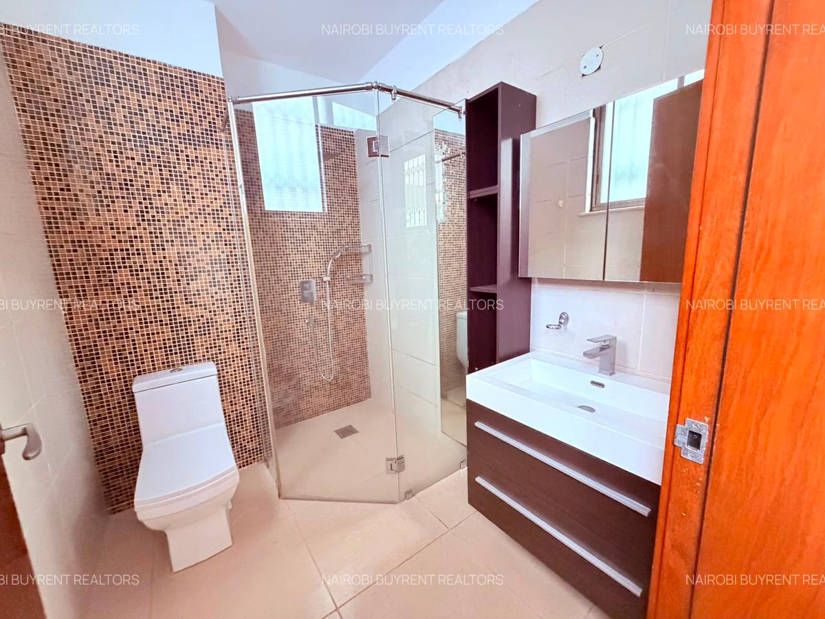 3 Bed Apartment with En Suite in Parklands - 17