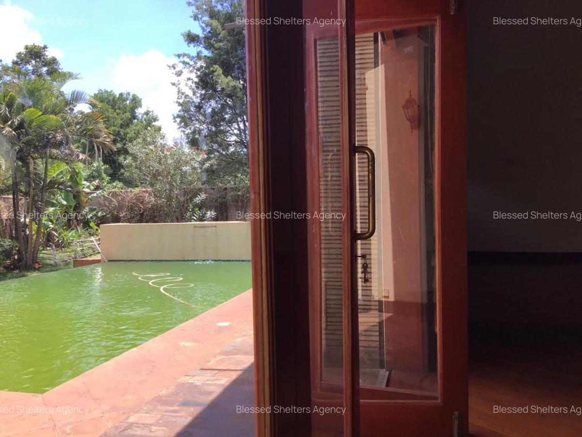 4 Bed House with En Suite in Runda - 19