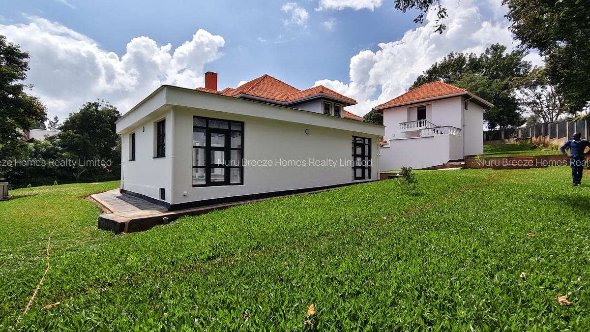 5 Bed House with En Suite in Ridgeways - 19