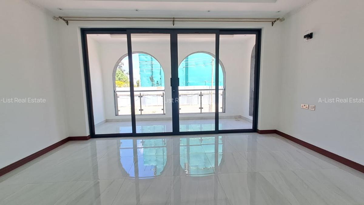 5 Bed Townhouse with En Suite at James Gichuru - 4