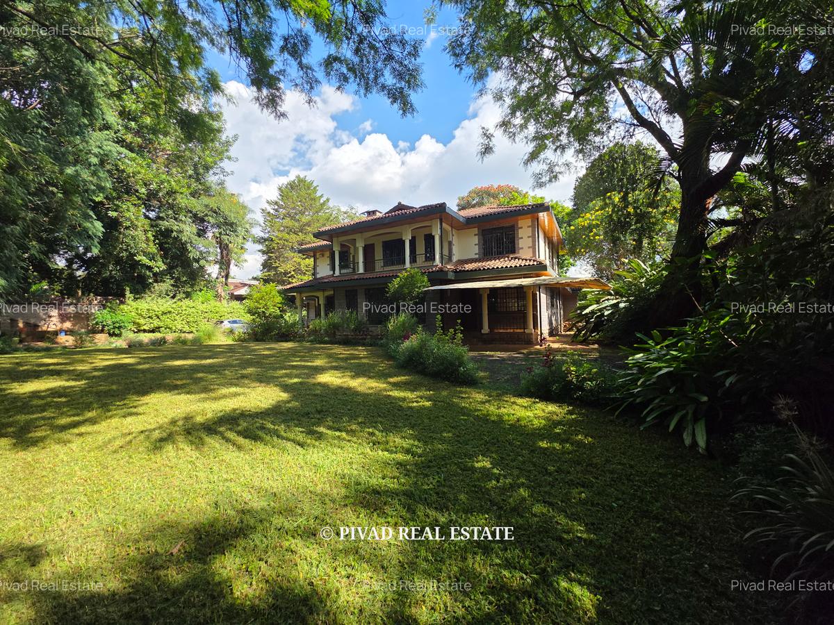 6 Bed House with Garden in Nyari - 1