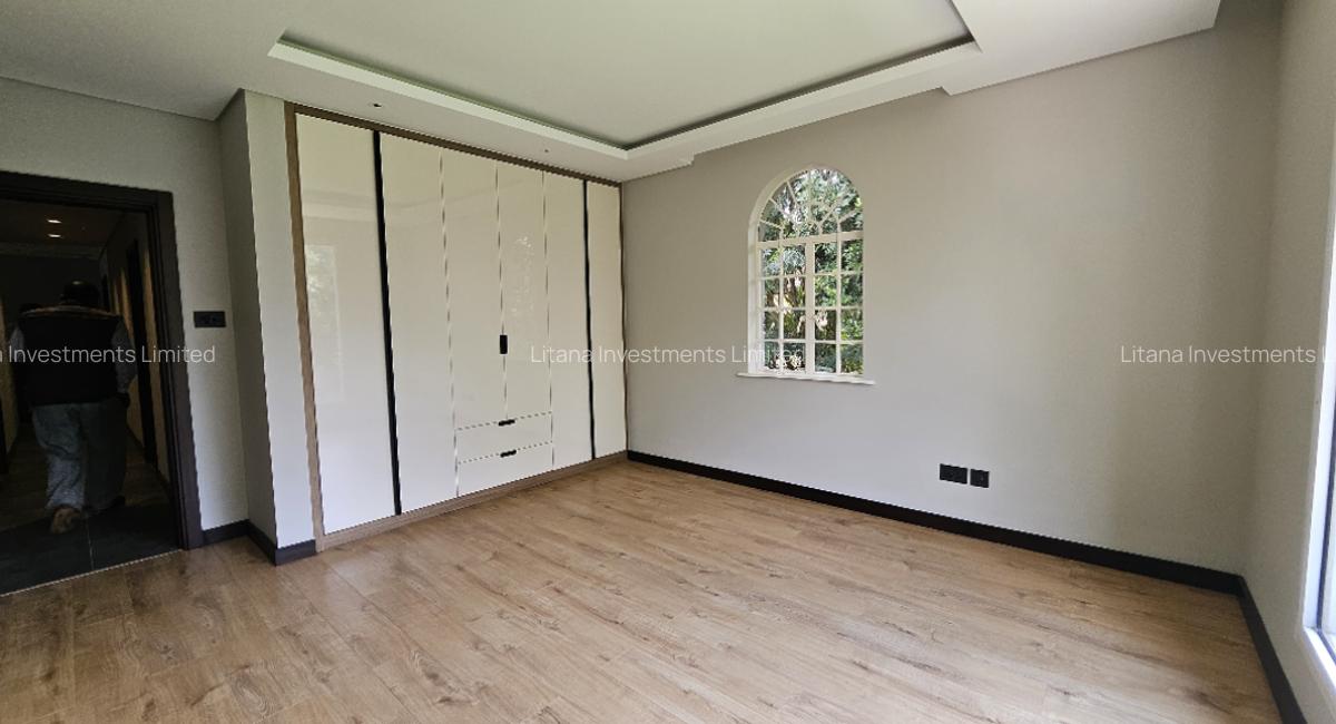 5 Bed House with En Suite at Old Runda - 8