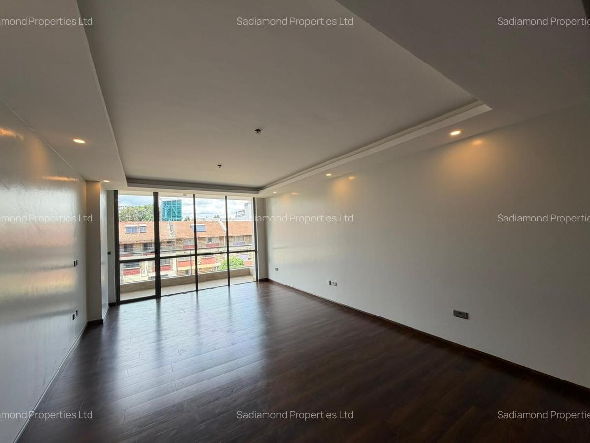 3 Bed Apartment with En Suite in Brookside - 3