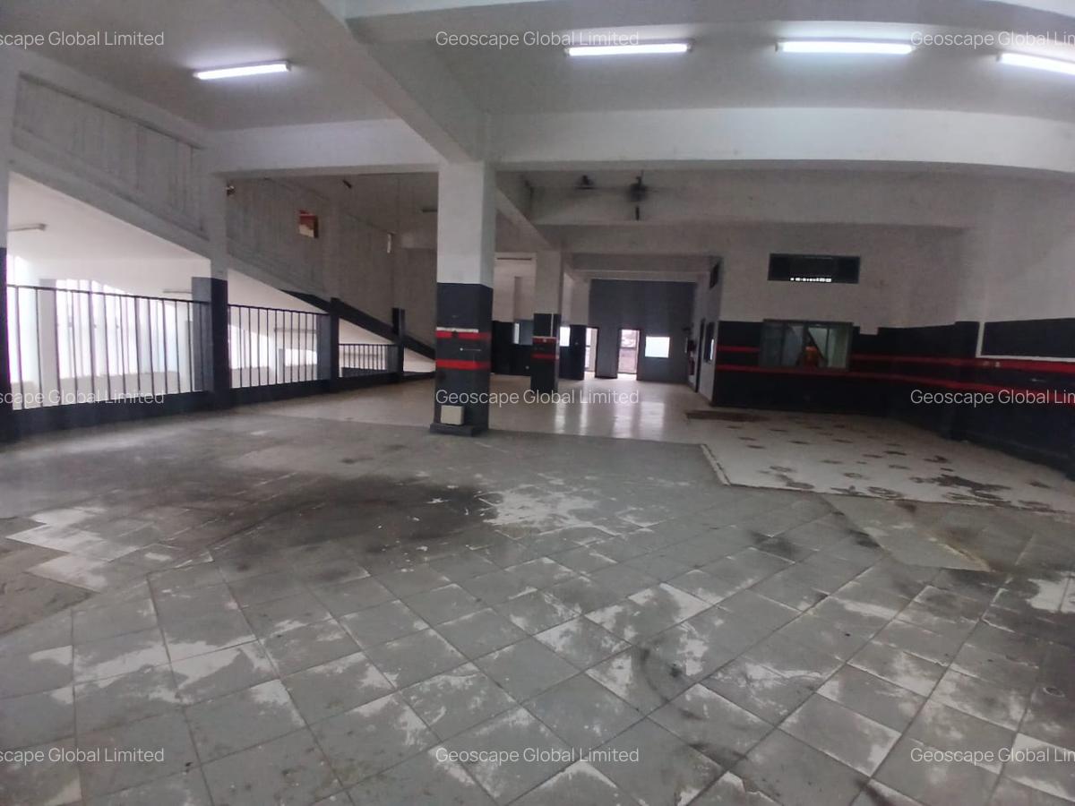 6,499 ft² Warehouse with Backup Generator in Industrial Area - 14