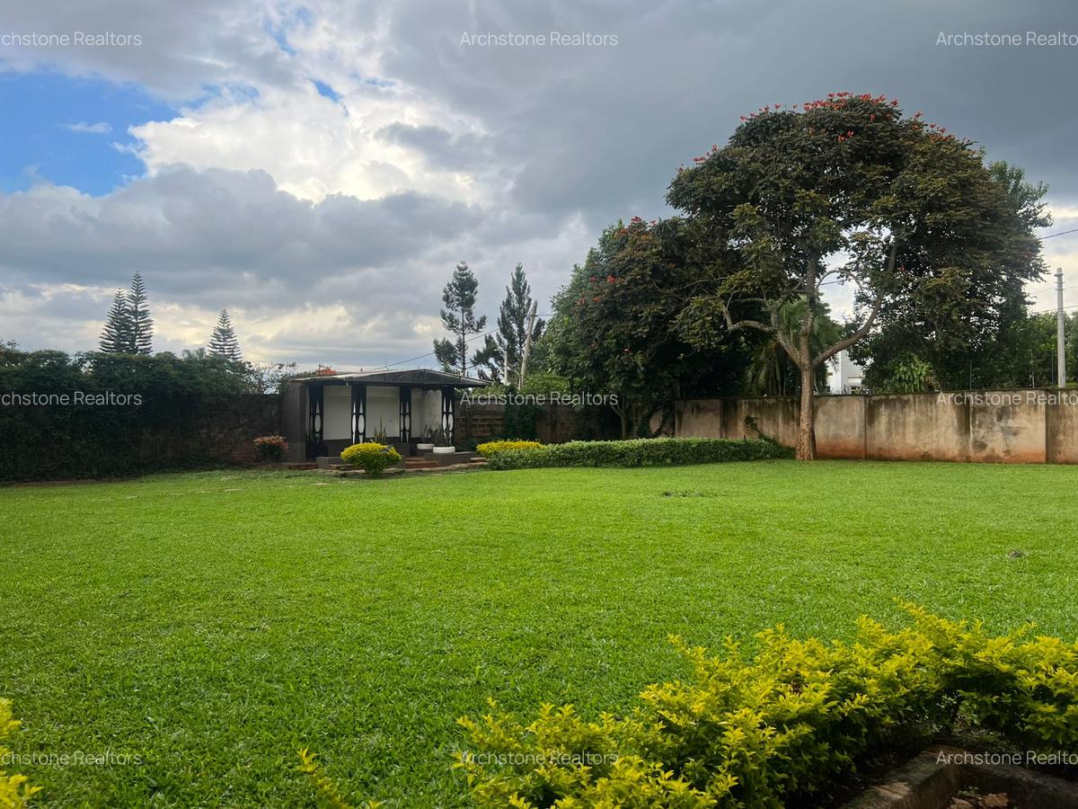 7 Bed House with En Suite in Runda - 2
