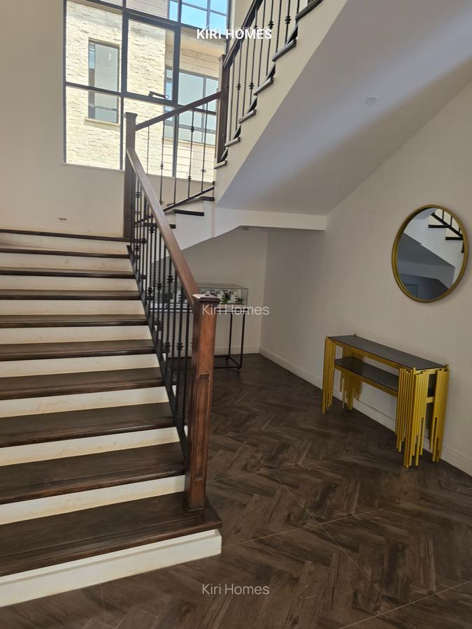 5 Bed Townhouse with En Suite in Lavington - 6