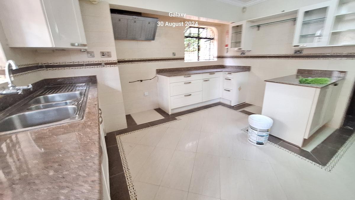 4 Bed House with En Suite at Flame Tree - 3