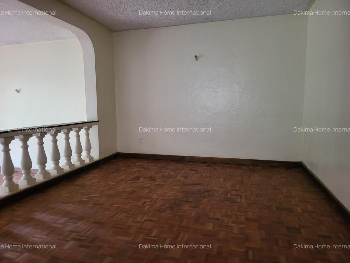 4 Bed Townhouse with En Suite in Spring Valley - 10