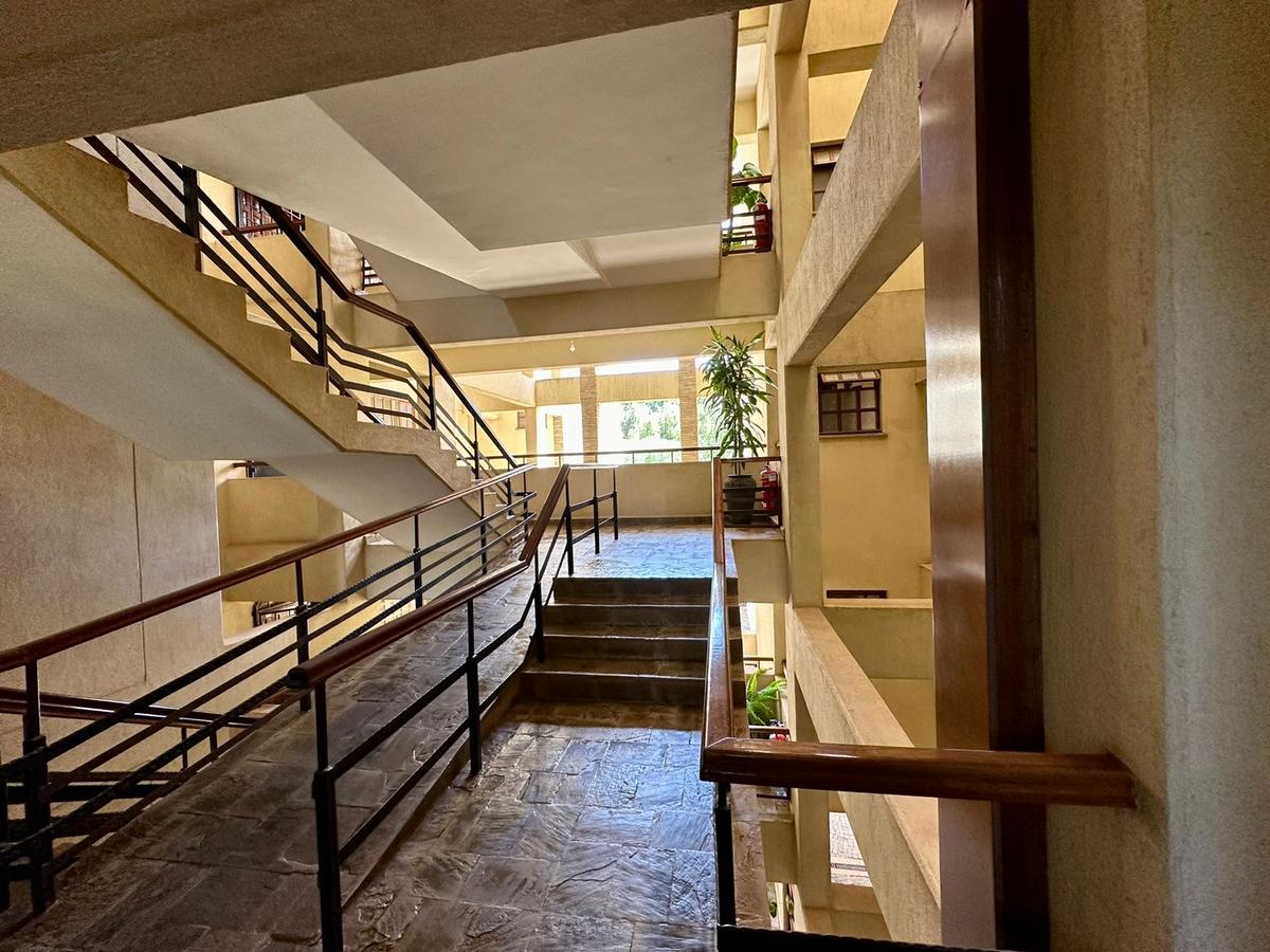 3 Bed Apartment with En Suite at Lavington - 8