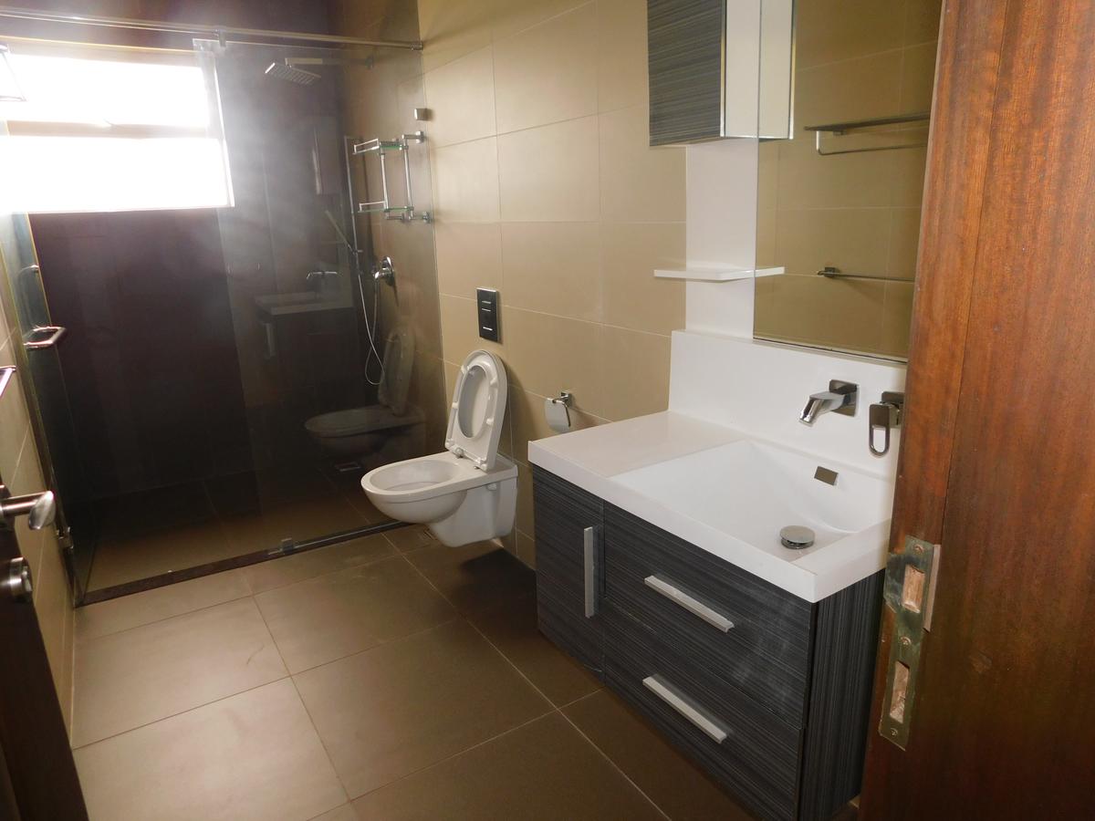 3 Bed Apartment with En Suite at City Mall - 11