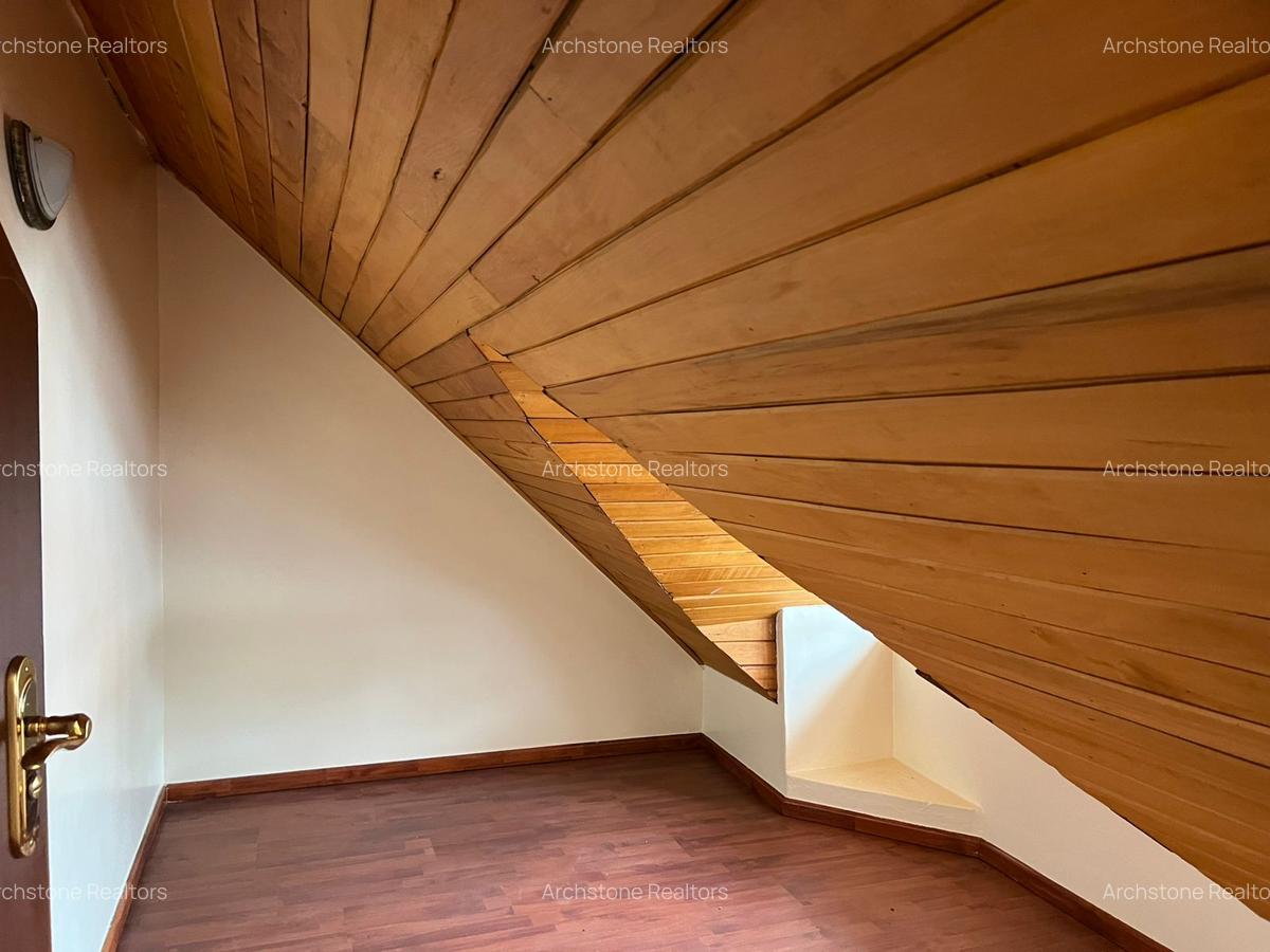 6 Bed House with En Suite in Runda - 18