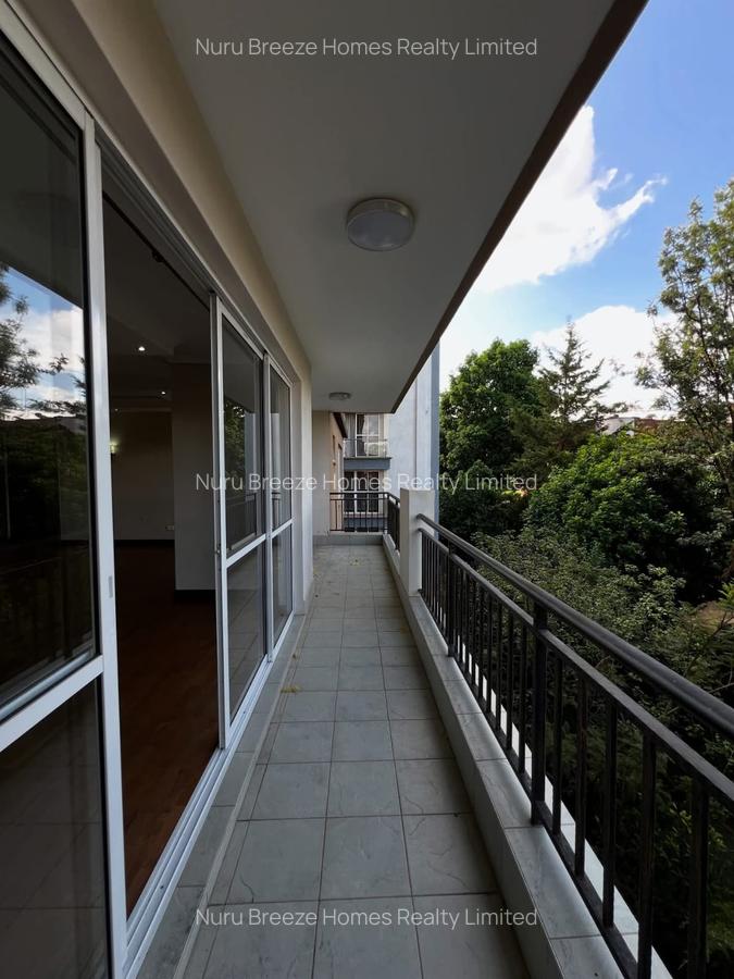 3 Bed Apartment with En Suite in Riverside - 5