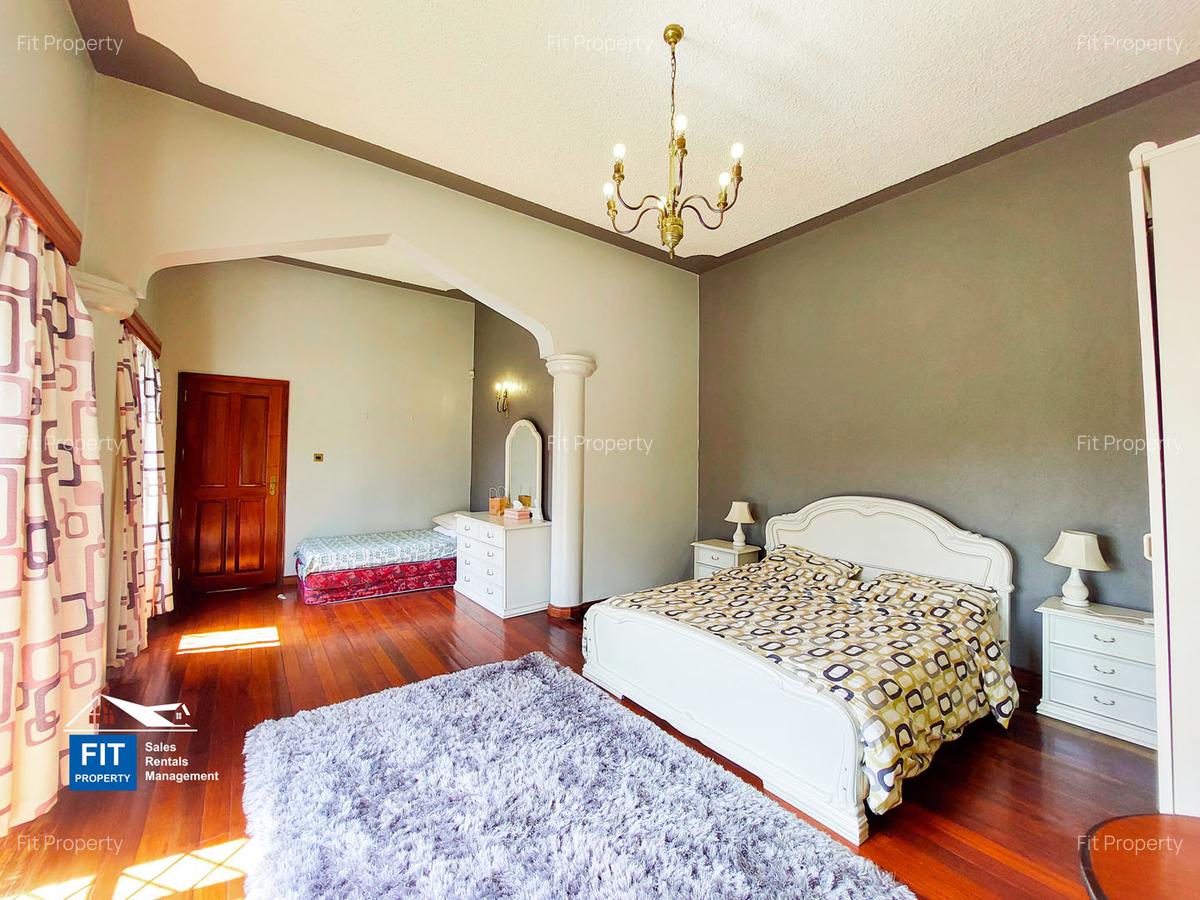 5 Bed House with En Suite at Nairobi - 11