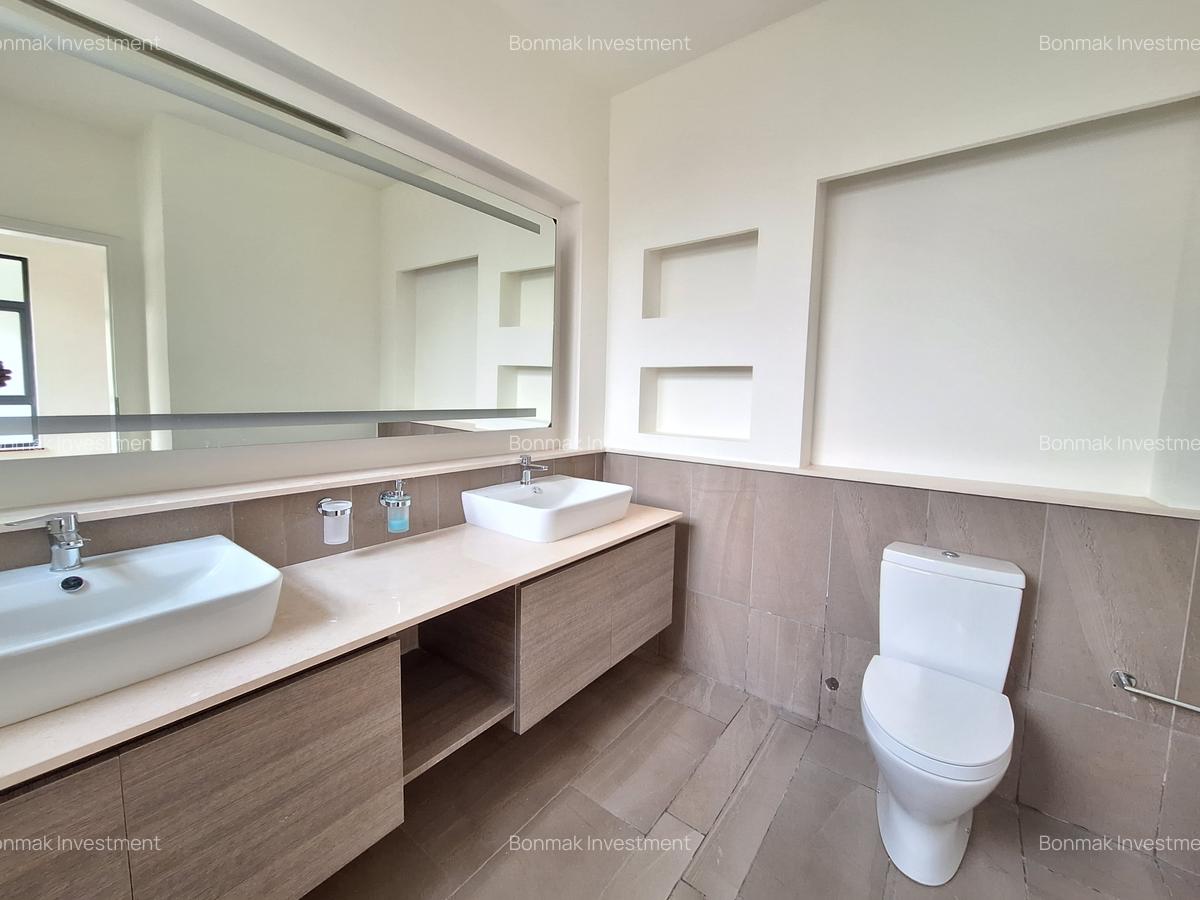 4 Bed Apartment with En Suite at Riverside Drive - 16