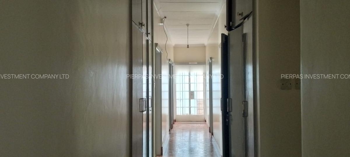 4 Bed Townhouse with En Suite in Garden Estate - 2