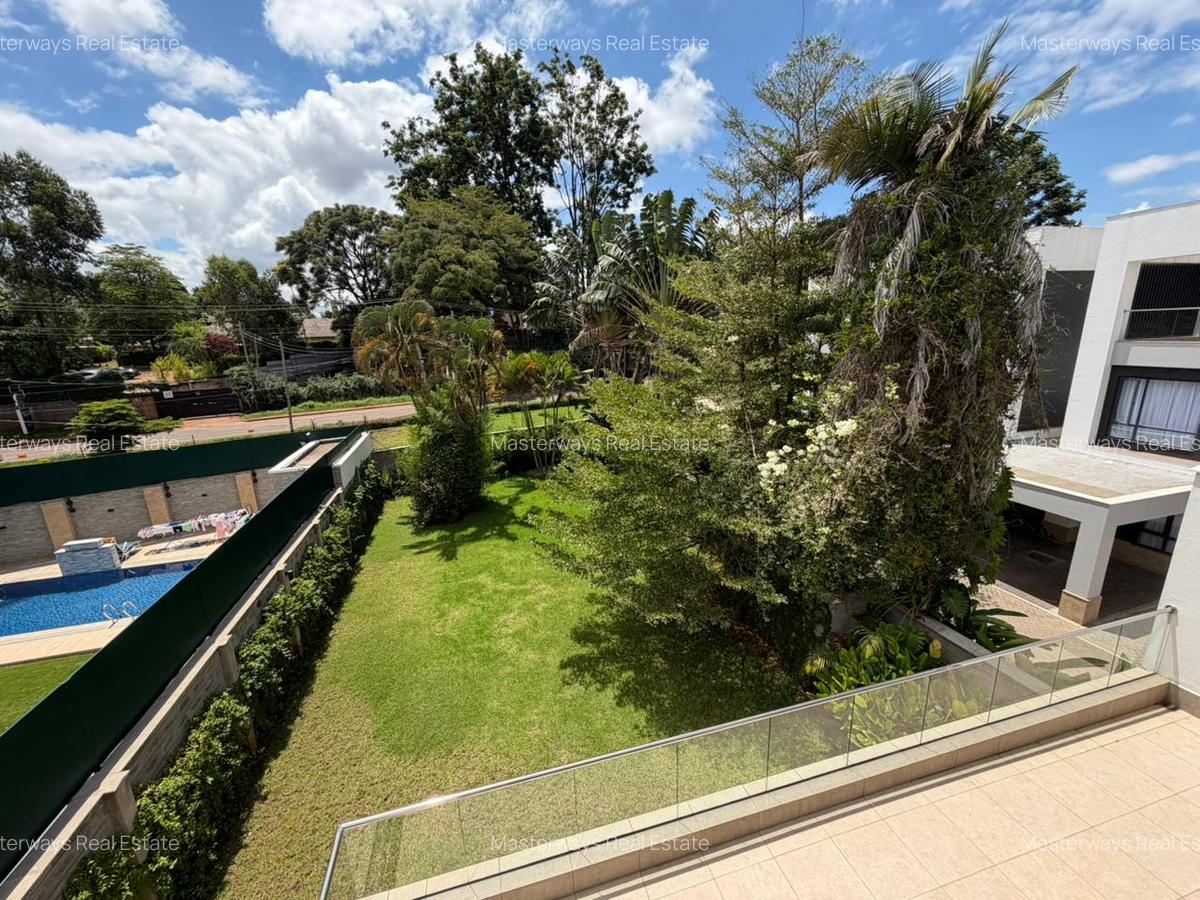 6 Bed Villa with En Suite in Kyuna - 18