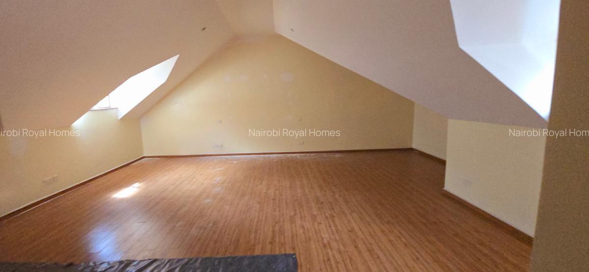 5 Bed Townhouse with En Suite at Lavington Green - 6