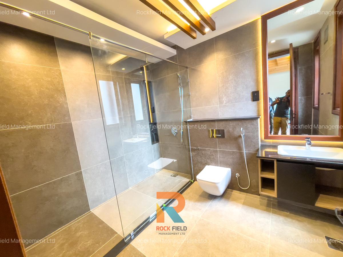 4 Bed House with En Suite in Runda - 17