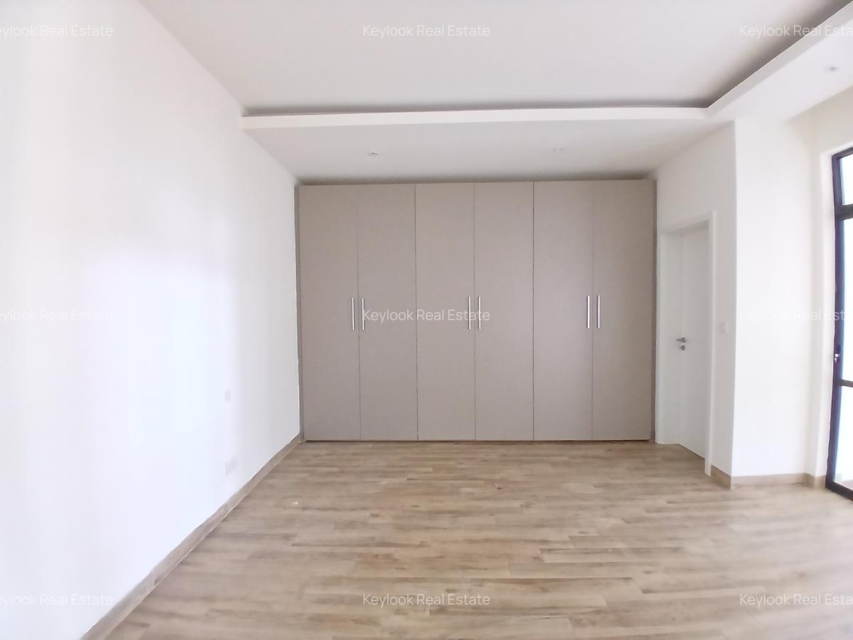 3 Bed Apartment with En Suite at Riverside Drive - 2