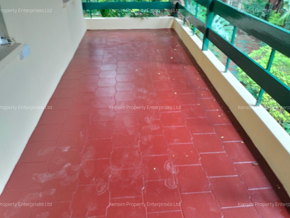 5 Bed House with En Suite in Lavington - 10