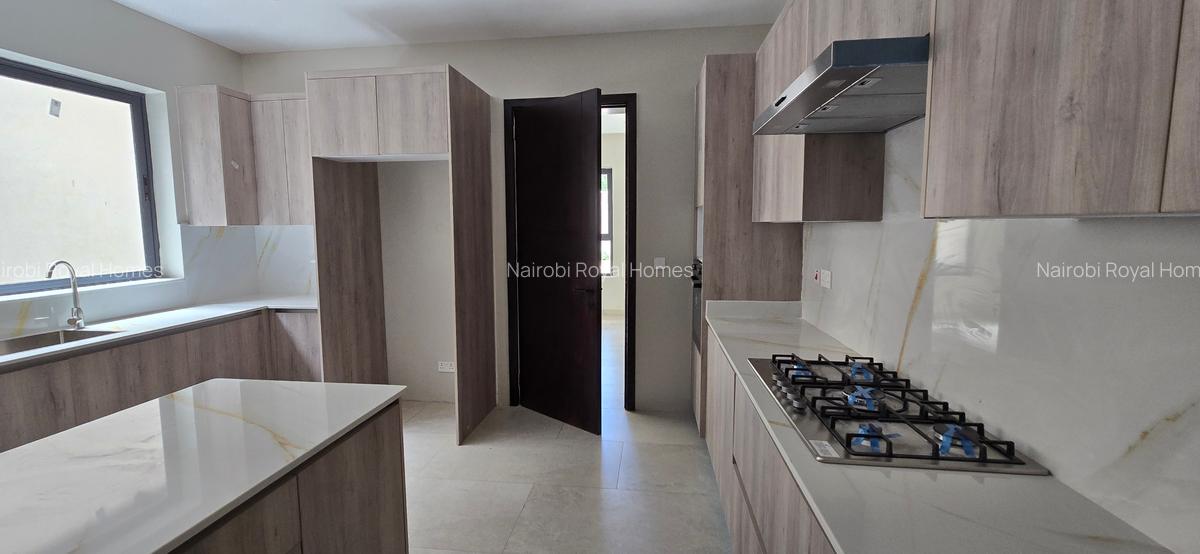 5 Bed Townhouse with En Suite at Lavington Green - 14