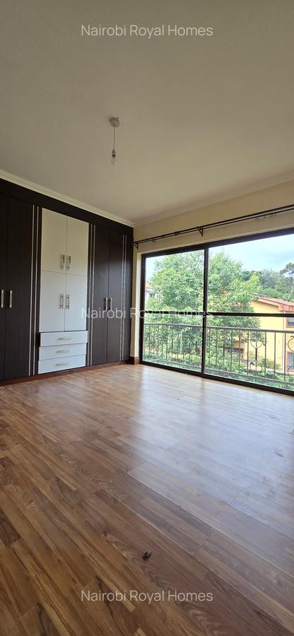 5 Bed Townhouse with En Suite at Grovelia Grove - 13