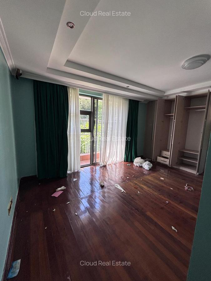 5 Bed House with En Suite in Lavington - 7