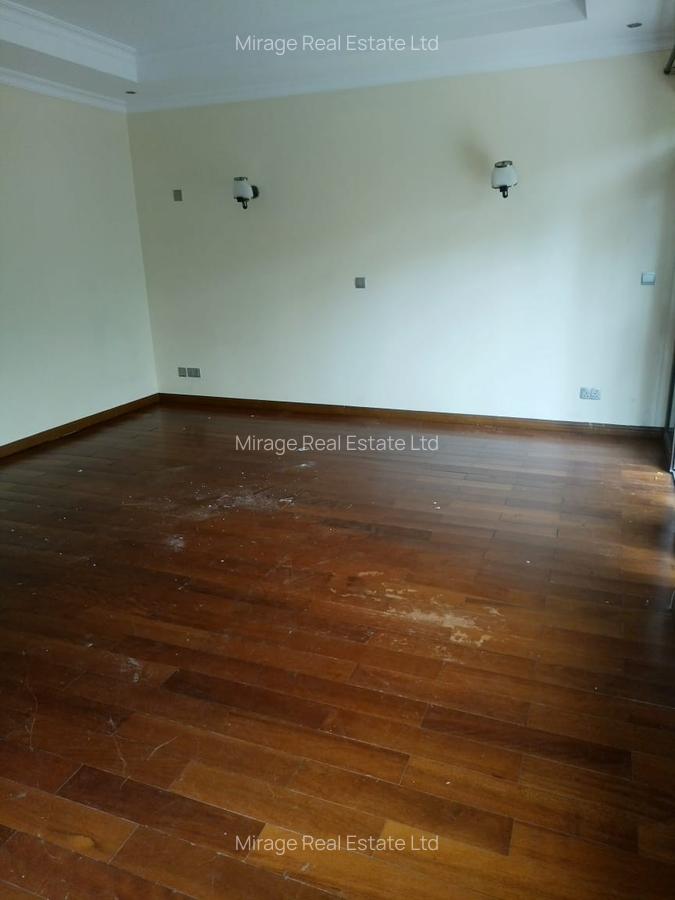 4 Bed Villa with En Suite in Lavington - 12