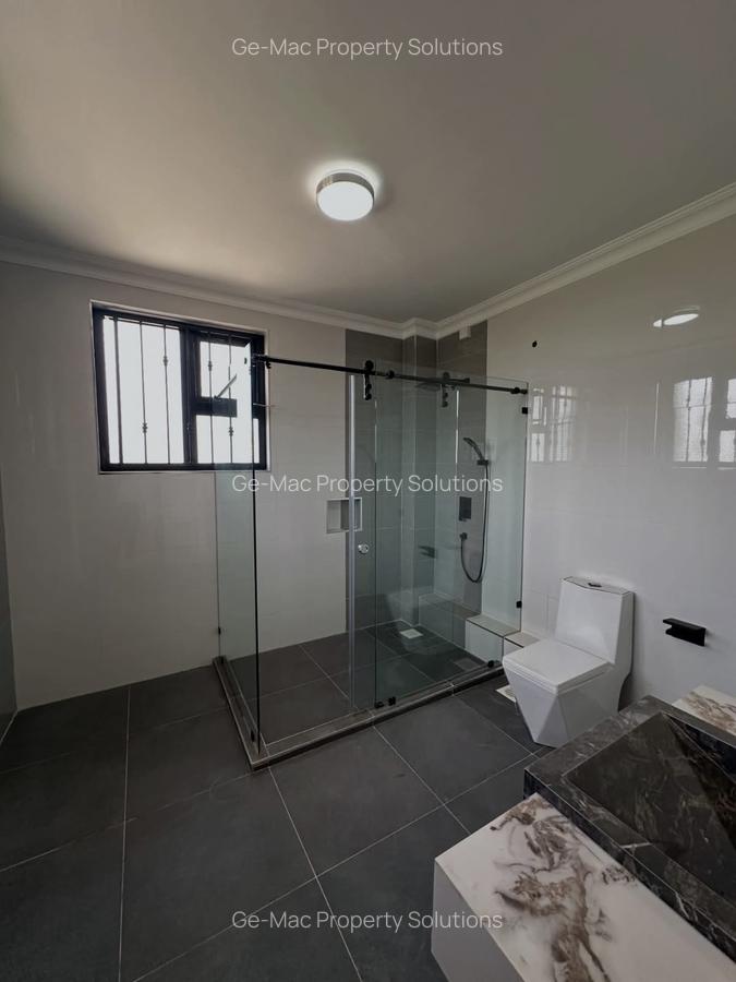 5 Bed House with En Suite in Runda - 11