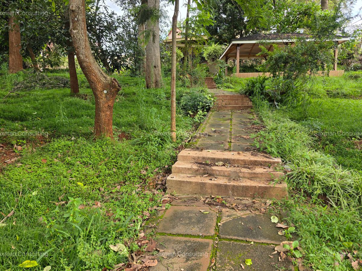 4 Bed House with En Suite in Lavington - 3