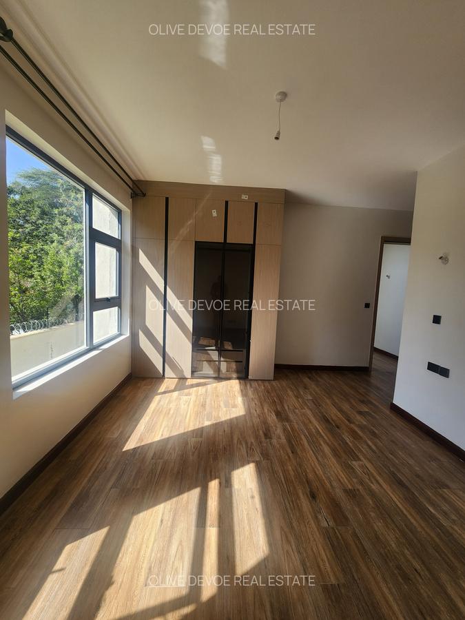 5 Bed Townhouse with En Suite in Lavington - 16