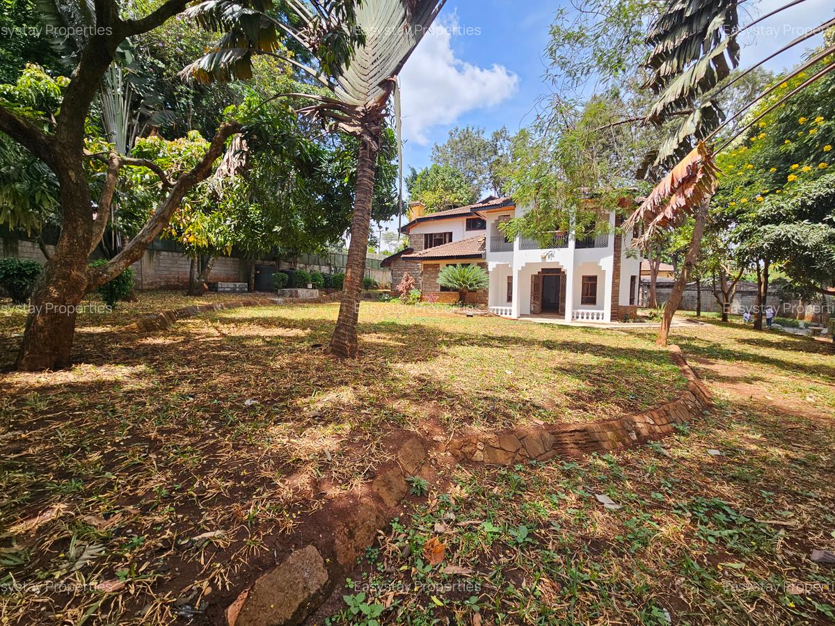 5 Bed House with En Suite in Runda - 1