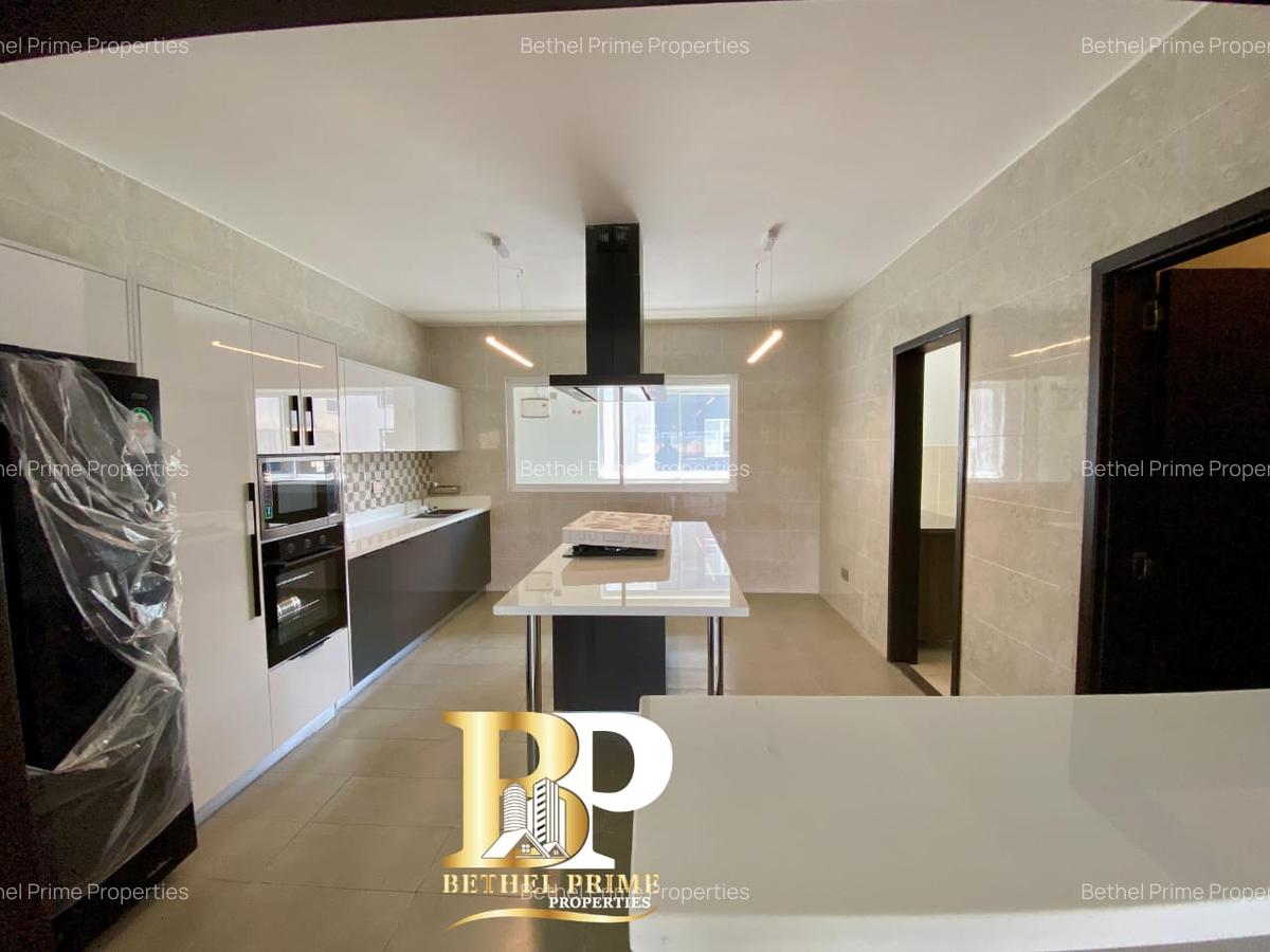 3 Bed Apartment with En Suite in Riverside - 11