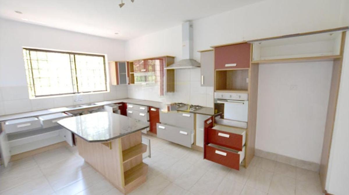 3 Bed Apartment with En Suite at Riverside Drive - 12