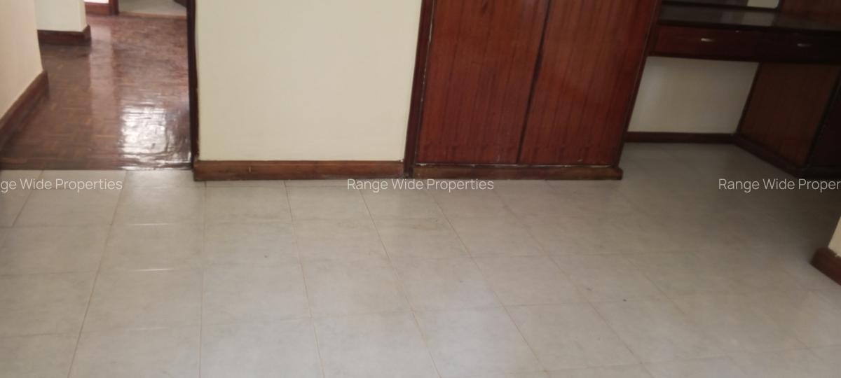 3 Bed Apartment with En Suite in Lavington - 4