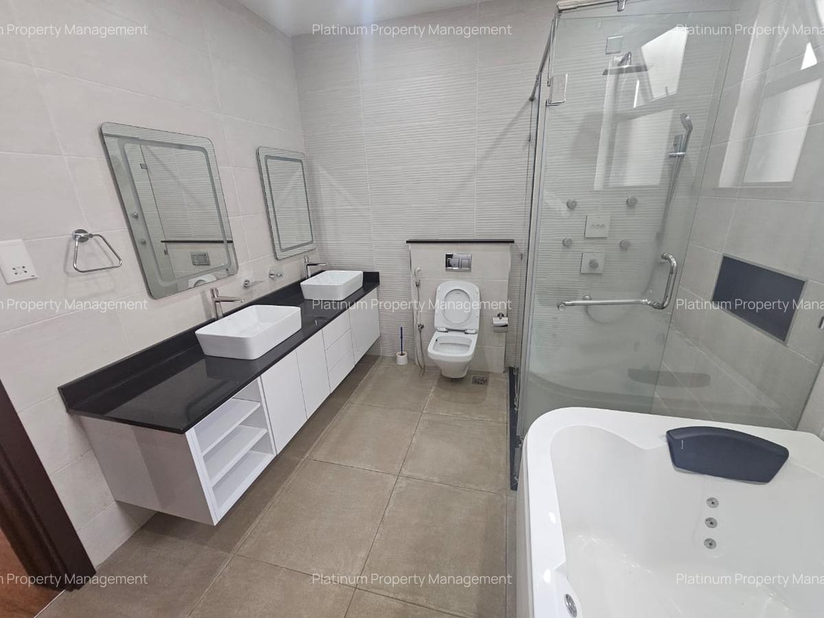 4 Bed Apartment with En Suite in Parklands - 11