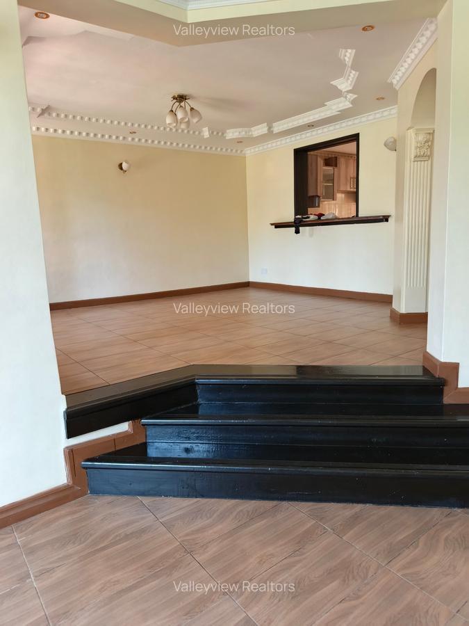 5 Bed Townhouse with En Suite at Lavington - 6